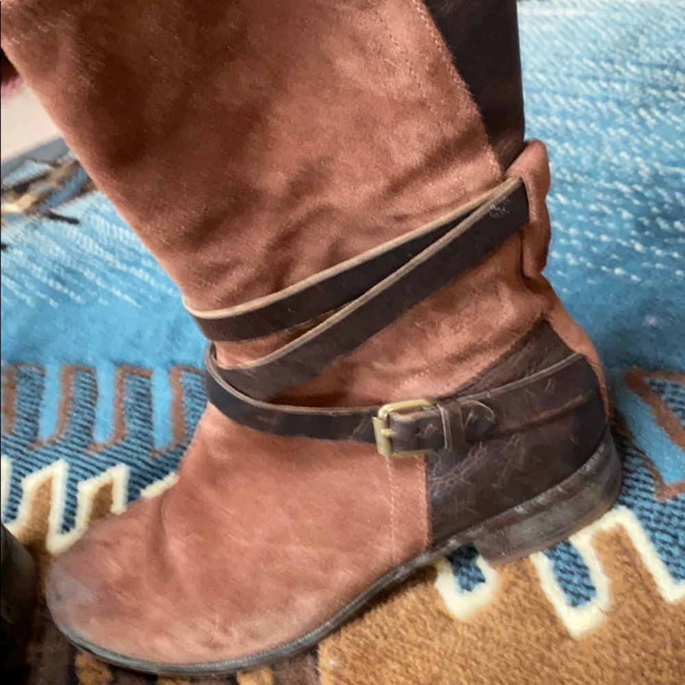 Boots - Picture 2 of 3